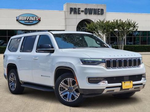 Used 2024 Jeep Wagoneer Series II w/ Flexible Seating Group RWD image 1