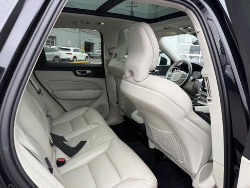 Used 2019 Volvo XC60 T6 Momentum w/ Premium Package image 11