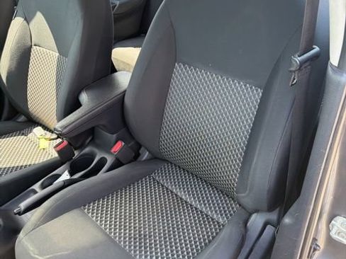 Used 2021 Nissan Versa S FWD image 11