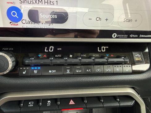 Used 2024 Toyota Tundra Limited AWD/4WD image 45