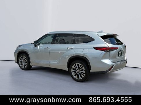 Used 2021 Toyota Highlander Platinum FWD image 5
