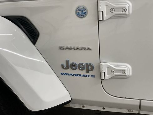 Used 2024 Jeep Wrangler Sahara image 10