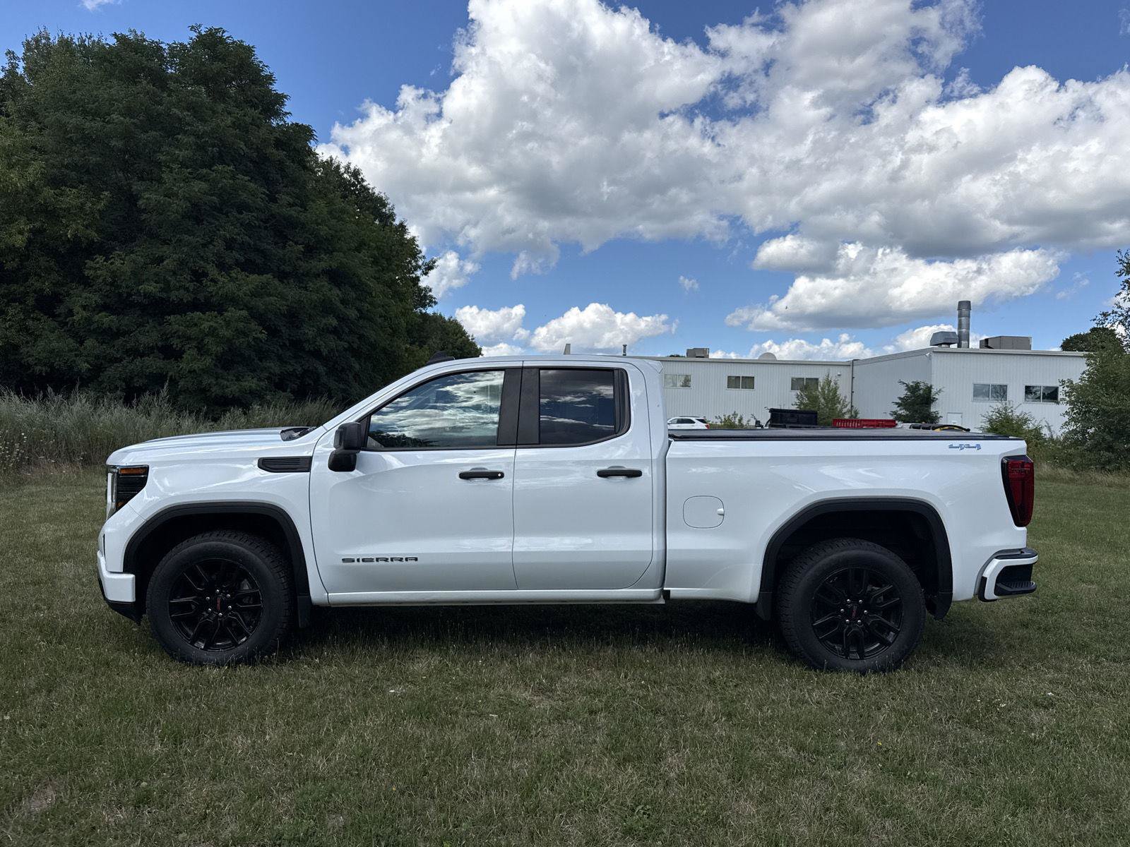 Used 2023 GMC Sierra 1500 Pro w/ Graphite Edition AWD/4WD image 4
