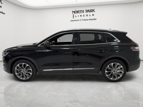 Used 2023 Lincoln Nautilus Reserve w/ Luxury Package AWD/4WD image 2