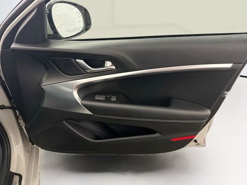 Used 2025 Genesis G70 2.5T AWD/4WD image 33