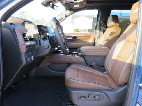 New 2026 Chevrolet Suburban High Country AWD/4WD image 17