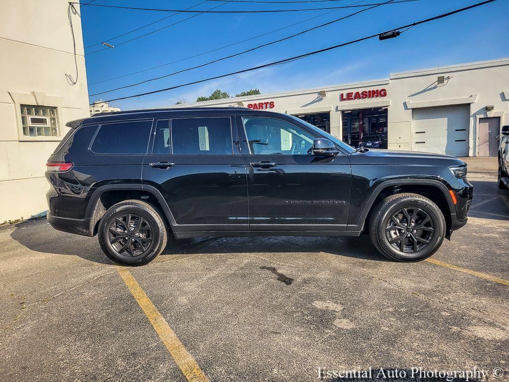 Certified 2025 Jeep Grand Cherokee L Laredo AWD/4WD image 15