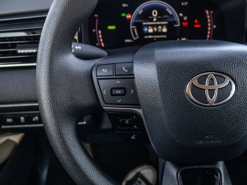 Used 2026 Toyota Camry LE AWD/4WD image 33