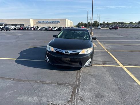 Used 2014 Toyota Camry XLE w/ Leather Package FWD image 5