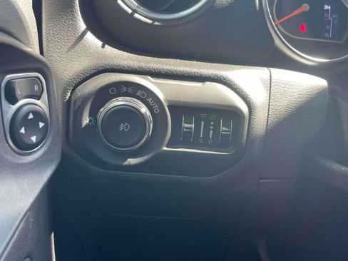 Used 2021 Jeep Wrangler Unlimited Sahara AWD/4WD image 19