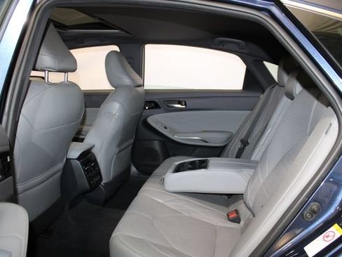 Used 2019 Toyota Avalon Limited w/ All Weather Liner Package FWD image 9
