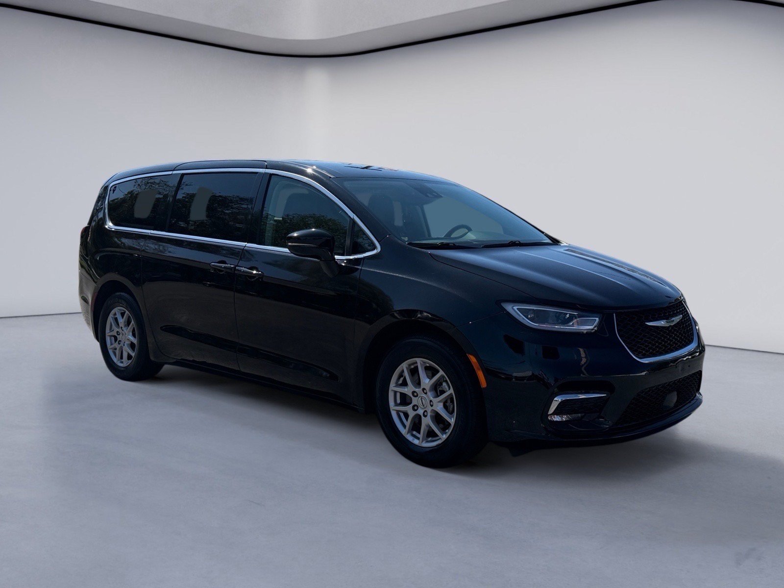 Used 2024 Chrysler Pacifica Touring-L FWD image 7