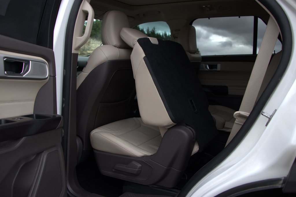 Used 2020 Ford Explorer Platinum w/ Premium Technology Package AWD/4WD image 39