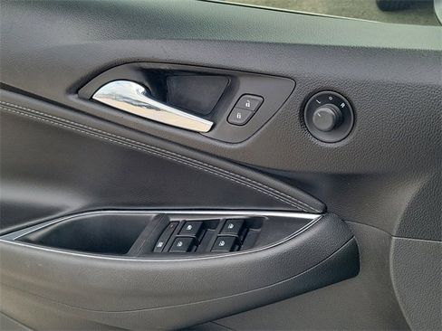 Used 2017 Chevrolet Cruze Premier image 17