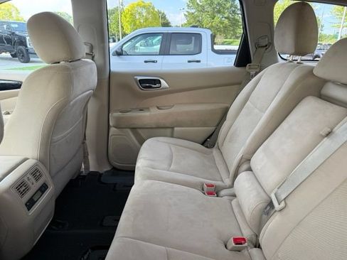 Used 2016 Nissan Pathfinder SV FWD image 9