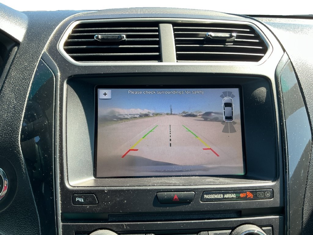 Used 2017 Ford Explorer XLT w/ Equipment Group 202A FWD image 18