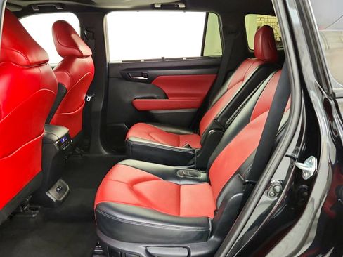 Used 2021 Toyota Highlander XSE AWD/4WD image 25