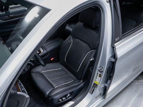 Used 2020 BMW ALPINA B7 xDrive w/ Luxury Rear Seating Package image 7