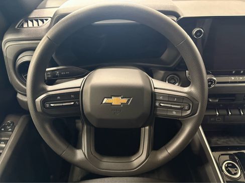 Used 2025 Chevrolet Colorado W/T AWD/4WD image 16