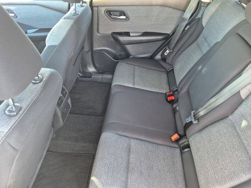 Used 2023 Nissan Rogue SV image 31