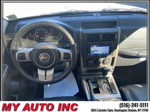 Used 2012 Jeep Liberty Limited w/ Tire & Wheel Group image 12