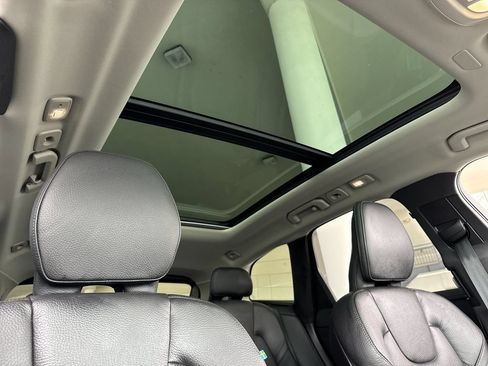 Certified 2025 Volvo XC60 B5 Plus AWD/4WD image 16