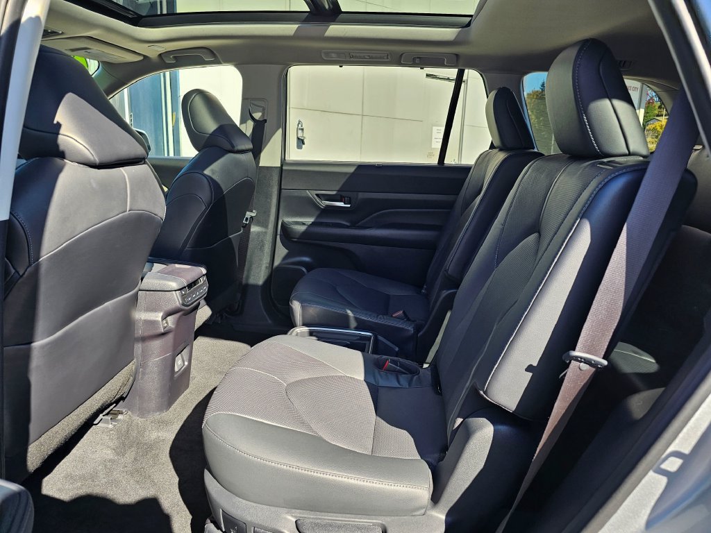 Used 2024 Toyota Grand Highlander AWD Hybrid image 16