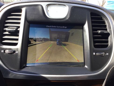 Used 2017 Chrysler 300 C Platinum w/ Safetytec Plus Group image 12