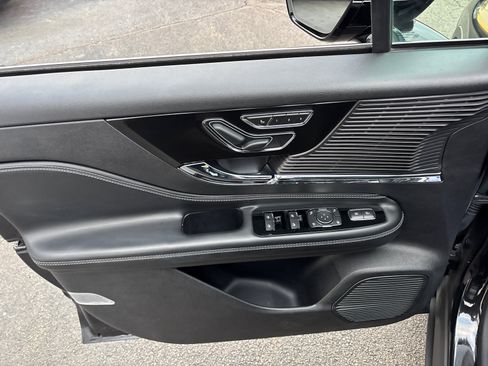 Certified 2022 Lincoln Corsair Reserve w/ Elements Package image 11