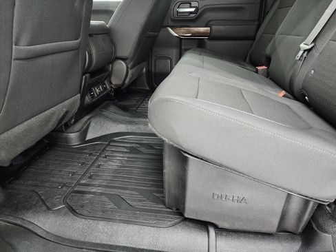 Used 2022 GMC Sierra 2500 SLE w/ SLE Value Package; image 9