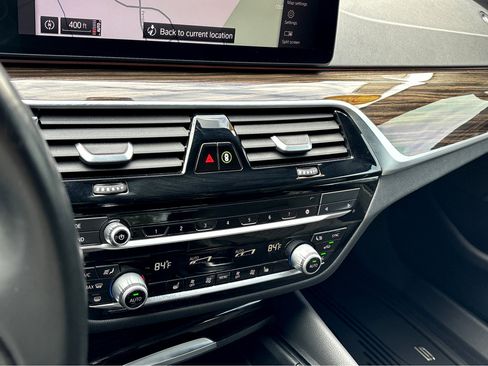 Used 2021 BMW 530i 530i w/ Premium Package image 9