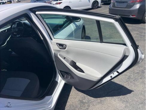 Used 2020 Hyundai Ioniq SE FWD image 9