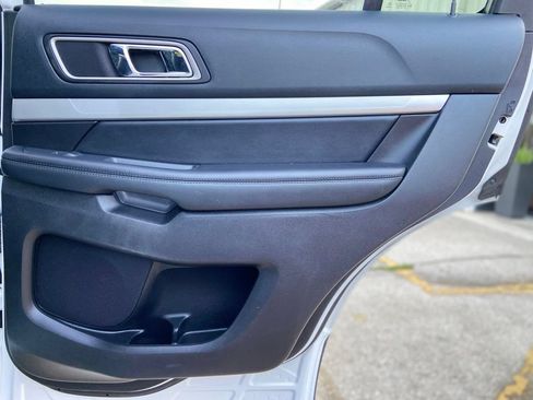 Used 2016 Ford Explorer XLT w/ Equipment Group 202A FWD image 22