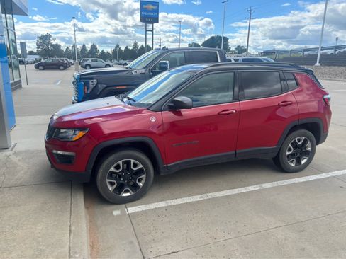 Used 2018 Jeep Compass Trailhawk w/ Leather Interior Group AWD/4WD image 1