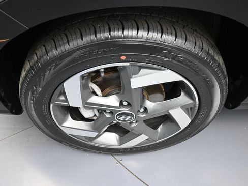 Certified 2024 Hyundai Venue SEL FWD image 14