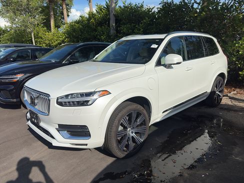 Used 2024 Volvo XC90 T8 Plus w/ Protection Package AWD/4WD image 3