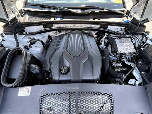 Used 2025 Porsche Macan image 61