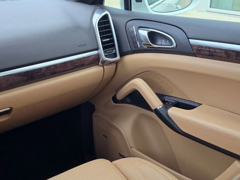 Used 2016 Porsche Cayenne AWD/4WD image 20