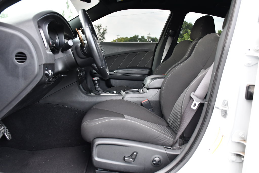 Used 2022 Dodge Charger R/T w/ Blacktop Package RWD image 17