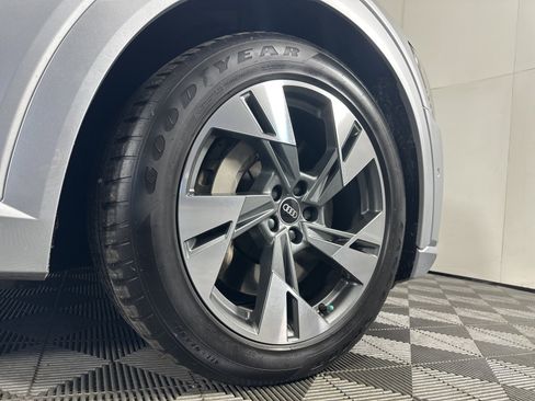Used 2021 Audi e-tron Premium Plus w/ Premium Plus Package image 8