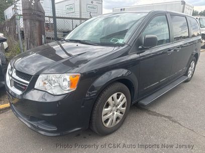 Used 2019 Dodge Grand Caravan SE w/ UConnect Hands-Free Group
