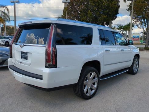 Used 2019 Cadillac Escalade ESV Premium Luxury image 3