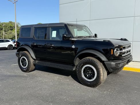 New 2026 Ford Bronco Outer Banks w/ Sasquatch Package AWD/4WD image 2