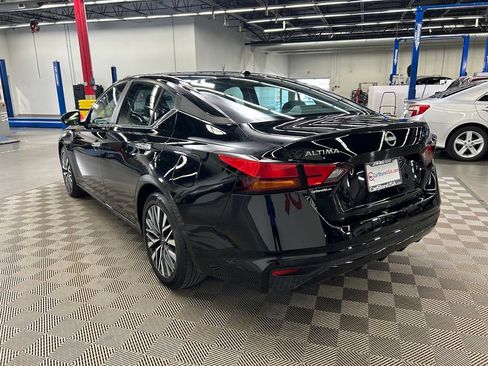 Used 2025 Nissan Altima 2.5 SV FWD image 7