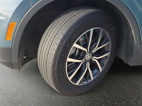 Used 2019 Volkswagen Tiguan SE w/ Panoramic Sunroof Package image 36