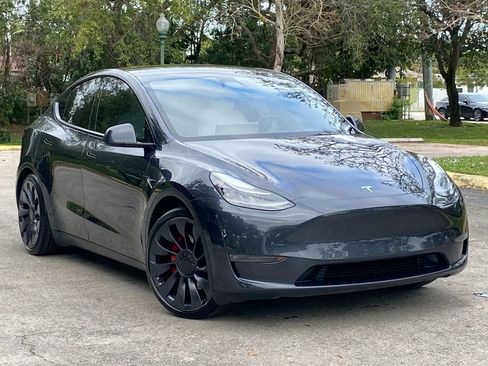 Used 2024 Tesla Model Y Performance image 3