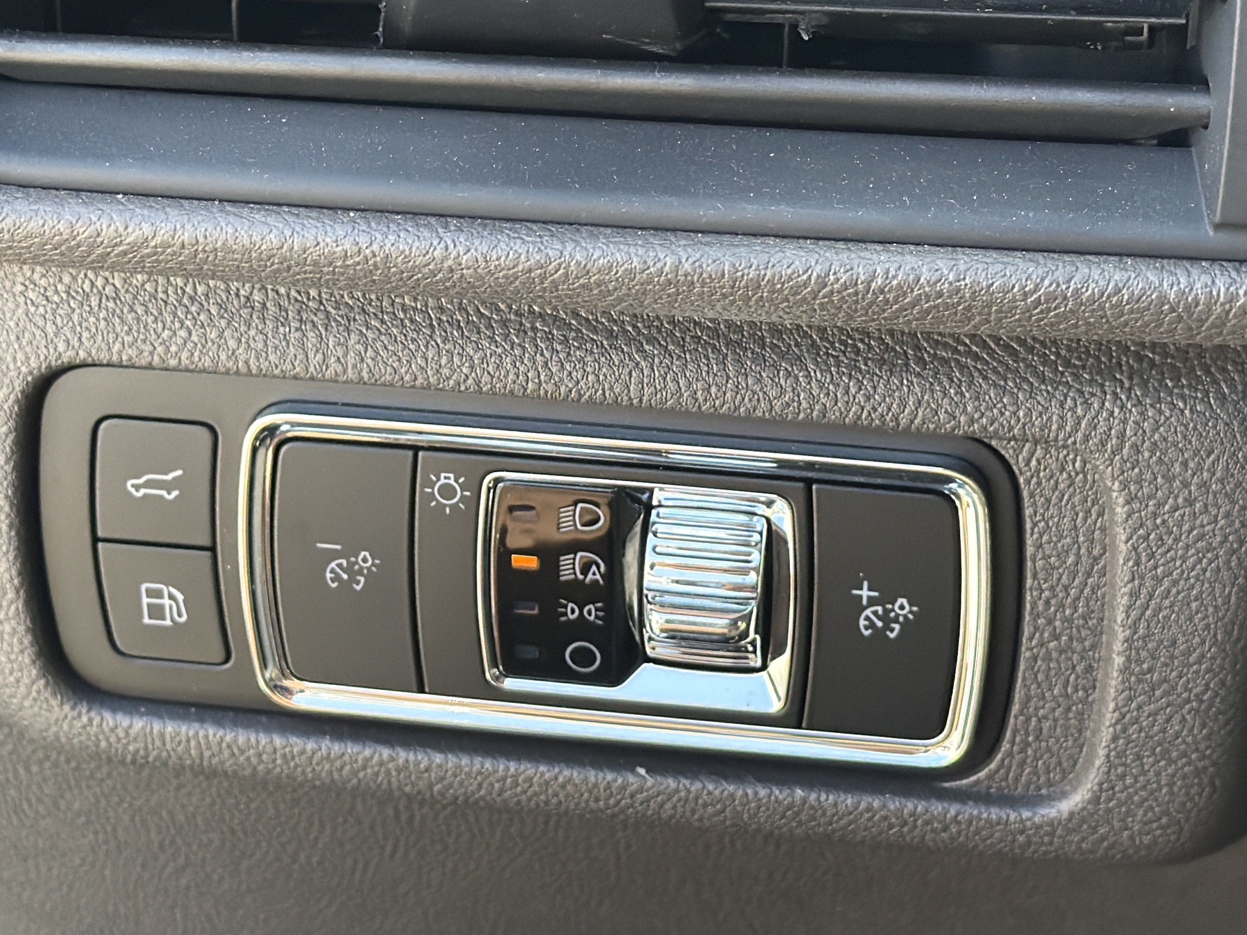 Certified 2024 Lincoln Corsair Grand Touring w/ Rear Removable Package Tray AWD/4WD image 29