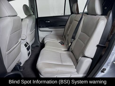 Used 2019 Honda Pilot Touring image 11