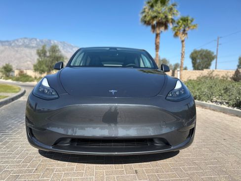 Used 2023 Tesla Model Y Long Range AWD/4WD image 5