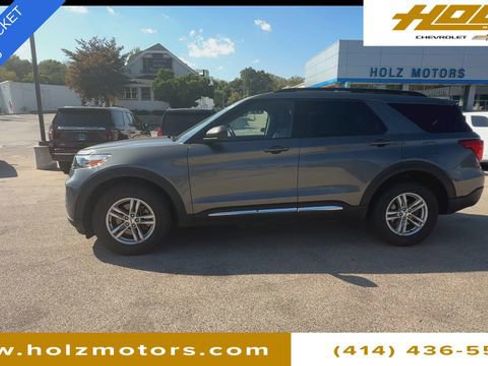 Used 2023 Ford Explorer XLT w/ Equipment Group 202A image 5